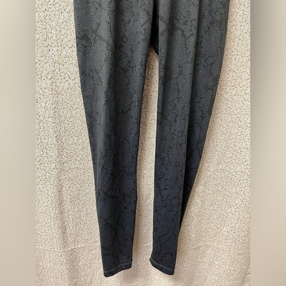 All Fenix animal print dark blue sport active yoga runner leggings | size Small - Picture 6 of 7